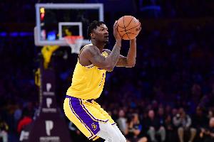 B体育官网-外线火力支撑！半场芬尼&amp;文森特各中3记三分 全队共8个