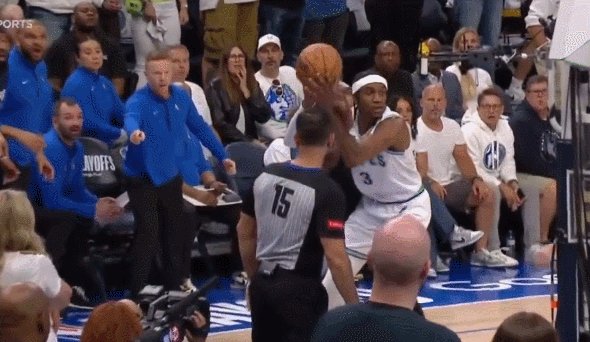 B体育平台-两处细节决定比赛！教练斗法基德让芬奇甘拜下风